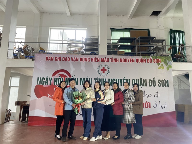 Ngày 17/12/2023: Công đoàn viên trường THCS Hợp Đức tham gia ngày Hội hiến máu của quận Đồ Sơn.