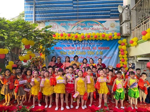 Trường MN Hoa Lan tổ chức chương trình  Bé khỏe-Bé ngoan, vui tết thiếu nhi 1/6, lễ ra trường cho các bé 5 tuổi 