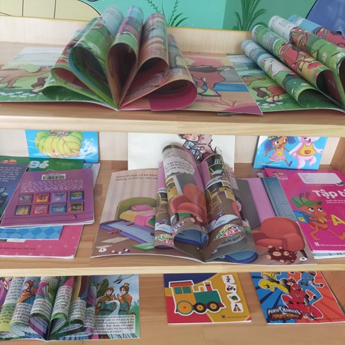 Công tác chuẩn bị phát động phong trào xây dựng “ Thư viện lớp học 50K” với khẩu hiệu “ góp một cuốn sách để đọc được nhiều người đọc sách”