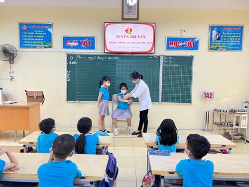 Liên đội tiểu học chu văn an tuyên truyền “kỹ năng phòng chống tai nạn thương tích trẻ em” năm học 2021-2022