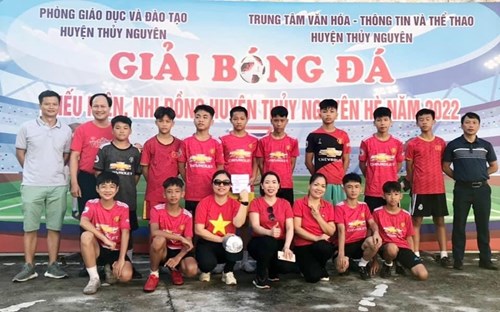 Đội tuyển bóng đá thiếu niên của trường THCS Lê Ích Mộc đạt HCĐ Giải bóng đá hè 2022.