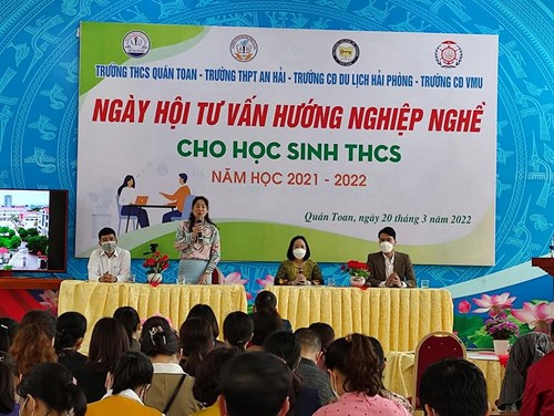 Học sinh THCS Quán Toan với Ngày hội tư vấn hướng nghiệp nghề 
