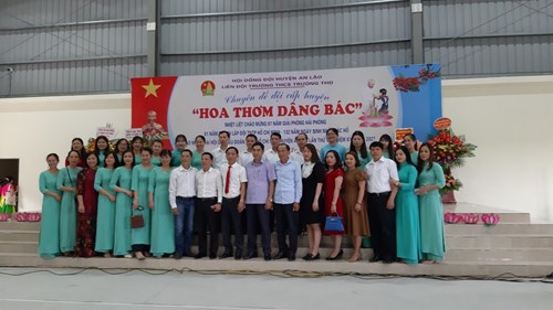 Chuyên đề “Hoa Thơm Dâng Bác”