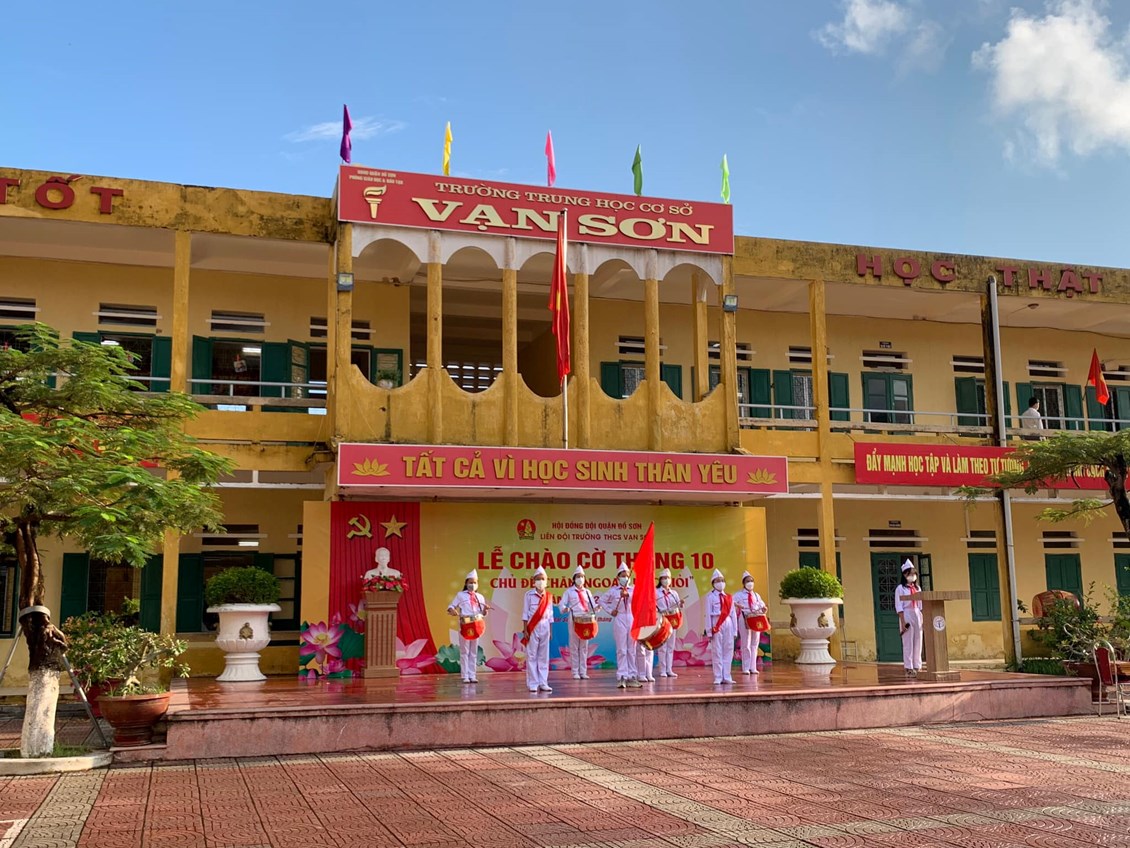 Lịch sử 50 năm trường THCS Vạn Sơn