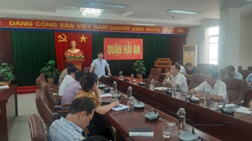 Ủy ban nhân dân quận họp kiểm điểm công tác tiêm vắc xin phòng Covid19 liều nhắc lại trên địa bàn quận