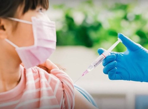Thủ tướng yêu cầu tăng cường công tác tiêm vaccine phòng COVID-19